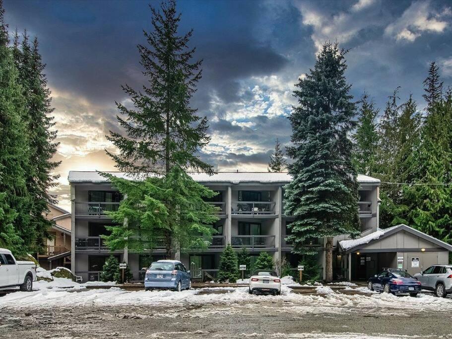 Casa Creekside - Walk To Gondola, Shops, Lakes! วิสต์เลอร์ ภายนอก รูปภาพ